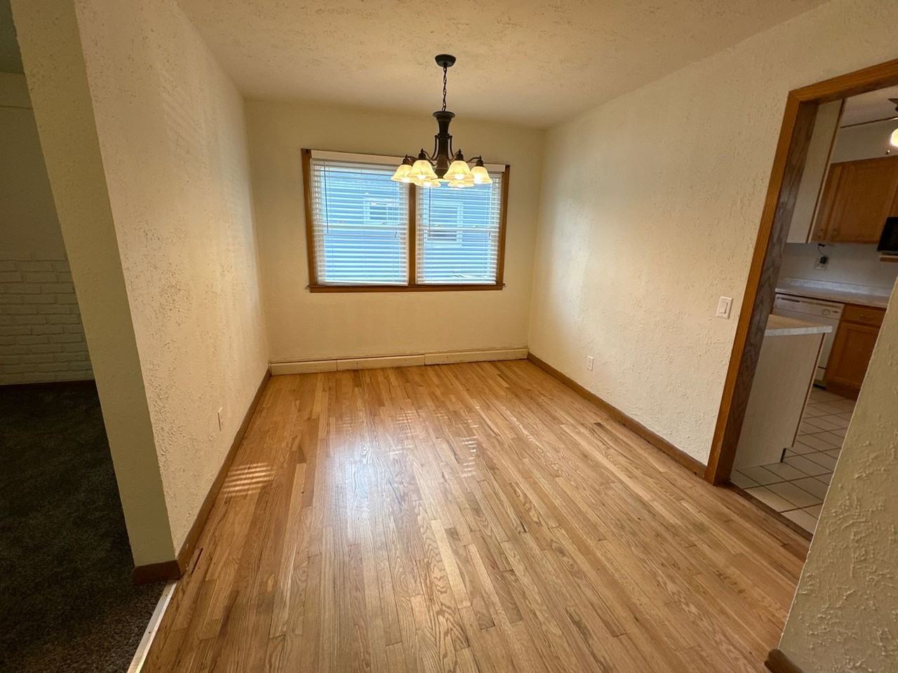 3725 Sussex Ln - Photo 5 of 20