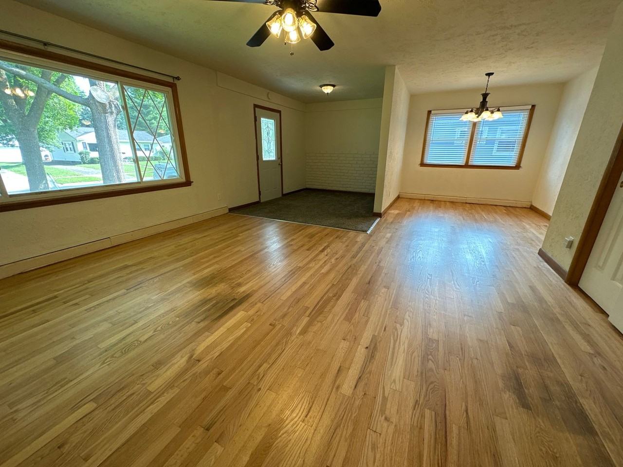 3725 Sussex Ln - Photo 6 of 20