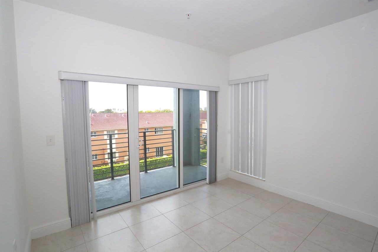 6171 6171 Northwest 182nd LaneApt 301 #6171-301 - Photo 3 of 12