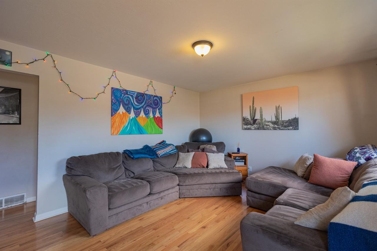 760 39th St #1 - Photo 5 of 25