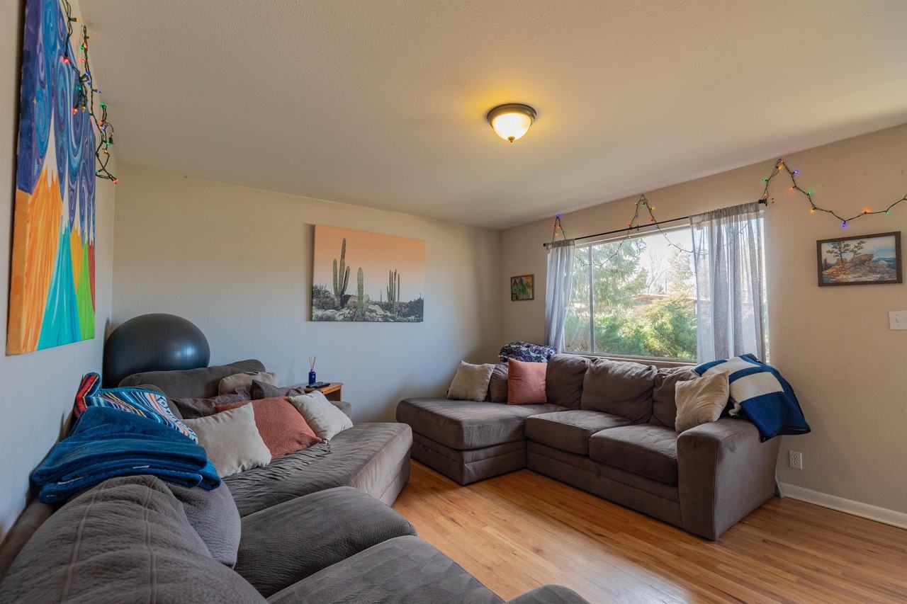 760 39th St #1 - Photo 6 of 25