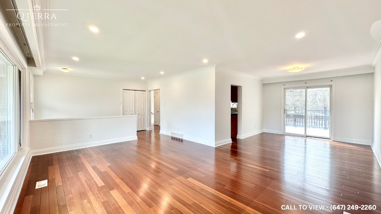 3166 The Credit Woodlands, Mississauga, Ontario L5C 2J4 - Photo 3 of 27