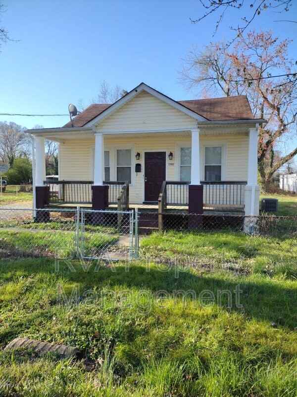 2502 Lancelot Ave - Photo 2 of 10