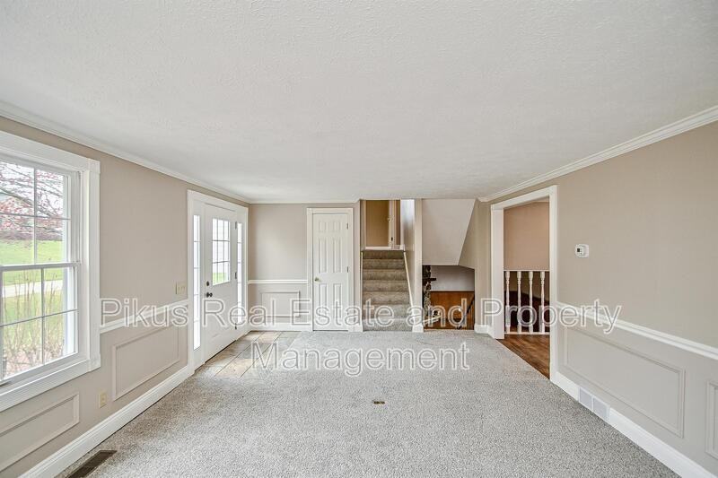 3446 Lochlomond St - Photo 2 of 31