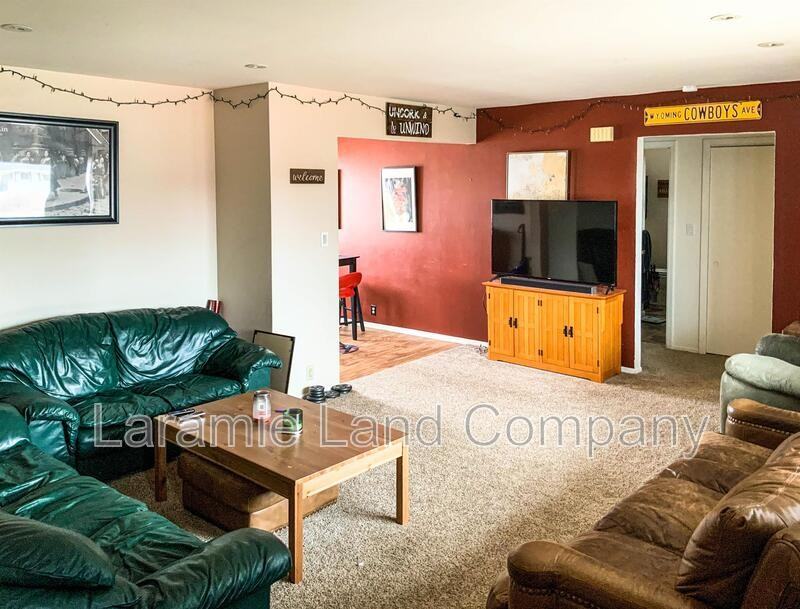 1011 W Curtis St - Photo 3 of 15