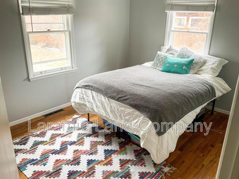 1011 W Curtis St - Photo 5 of 15