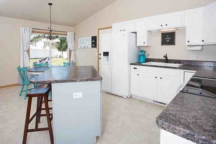 1222 Mossman Dr - Photo 3 of 7