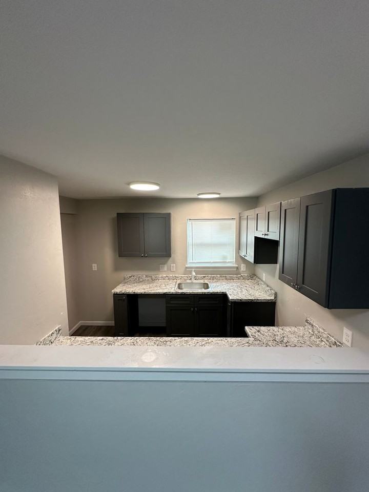 400 Ne 115th St - Photo 2 of 15