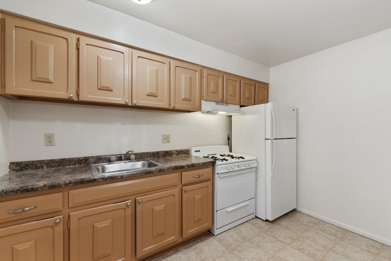 Merrill Park Apartments - Photo 2 of 7