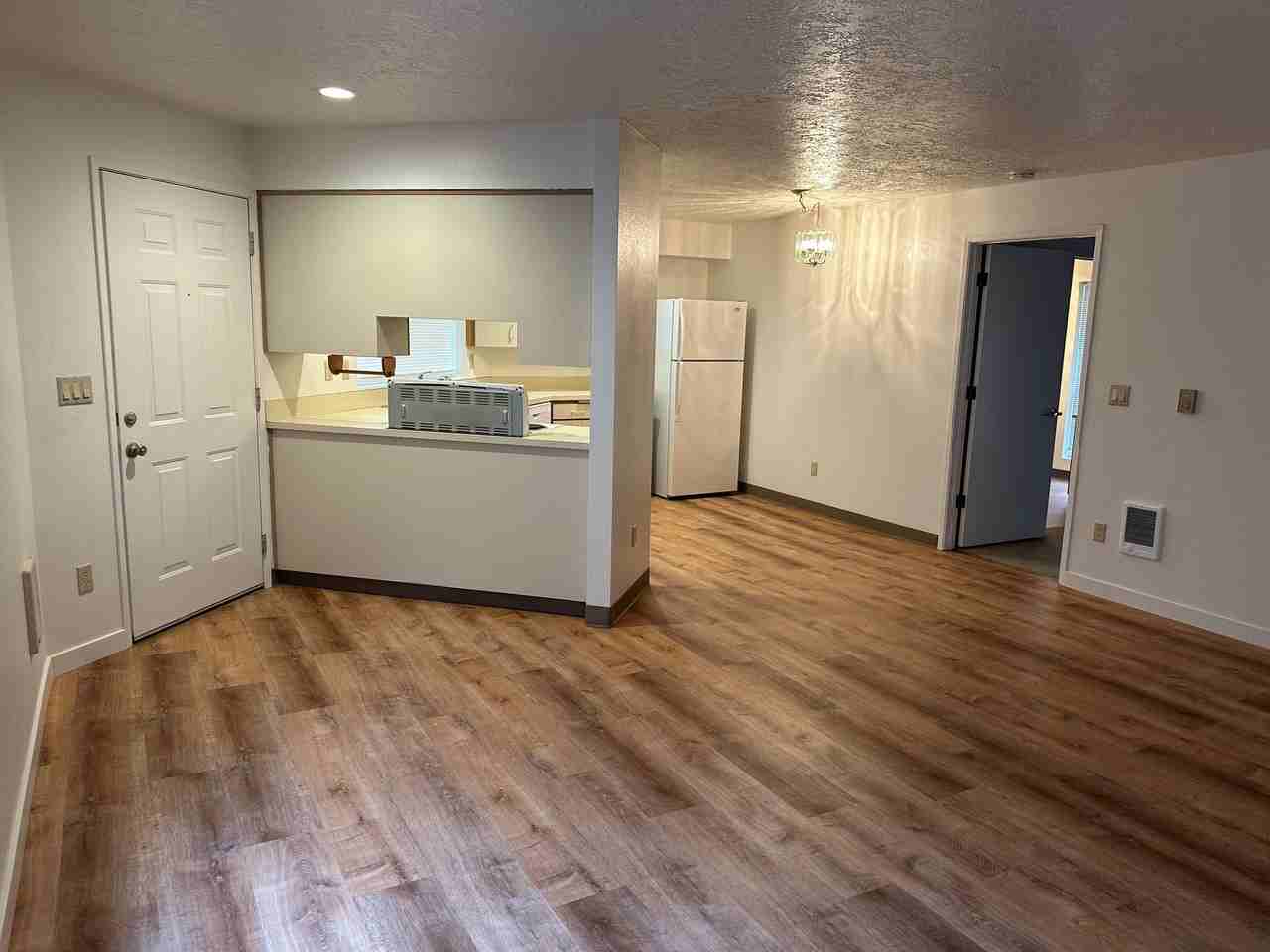 Shady Manor - Photo 7 of 16