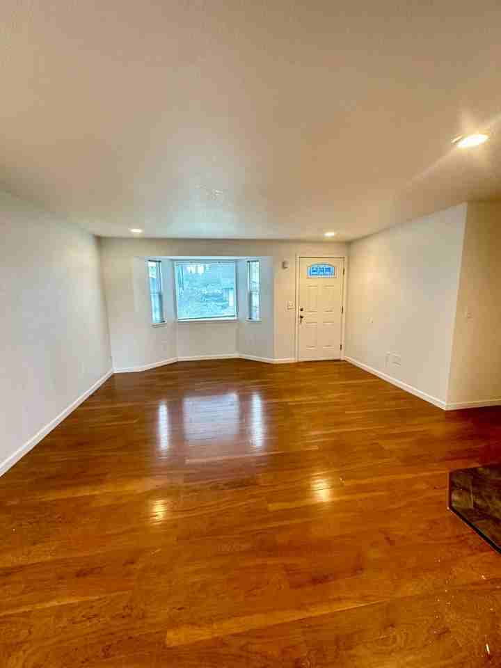 7219 65th Ave Ne - Photo 3 of 25