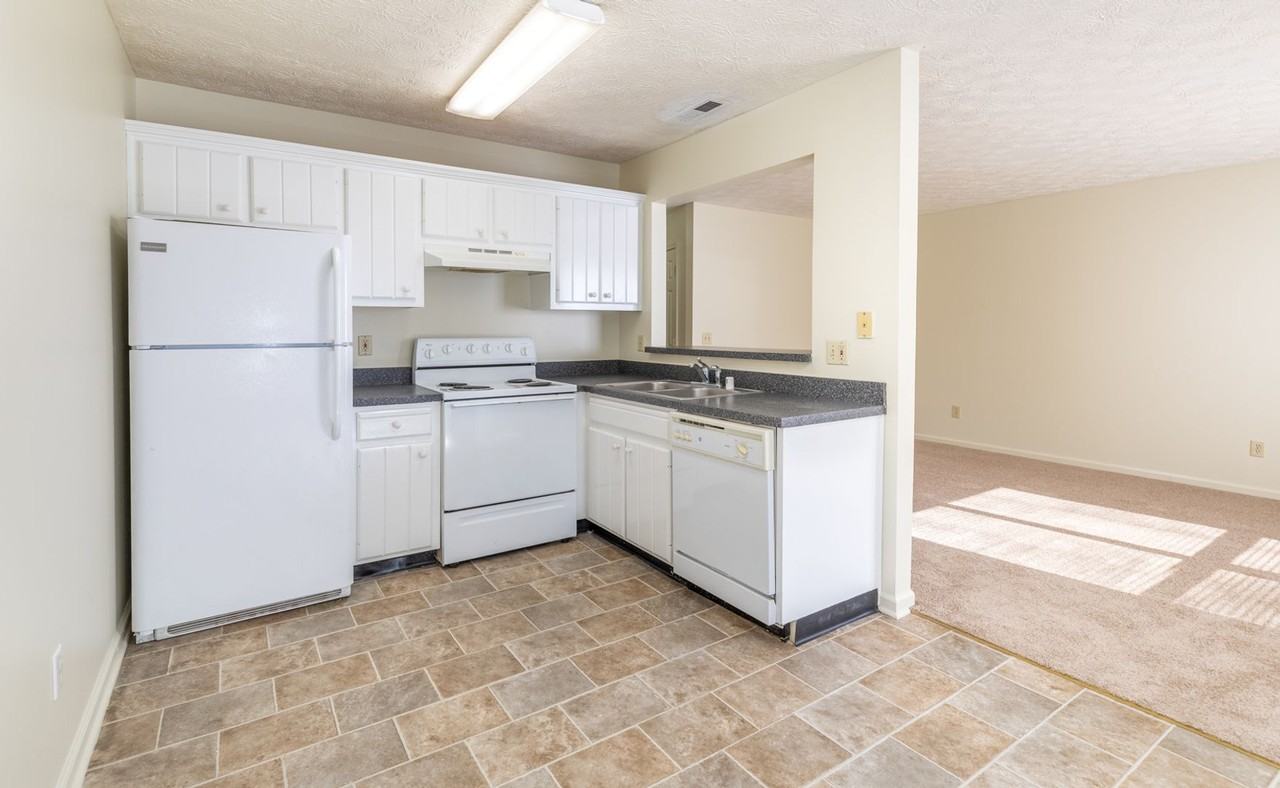 Rose Hill Versailles - Photo 2 of 11