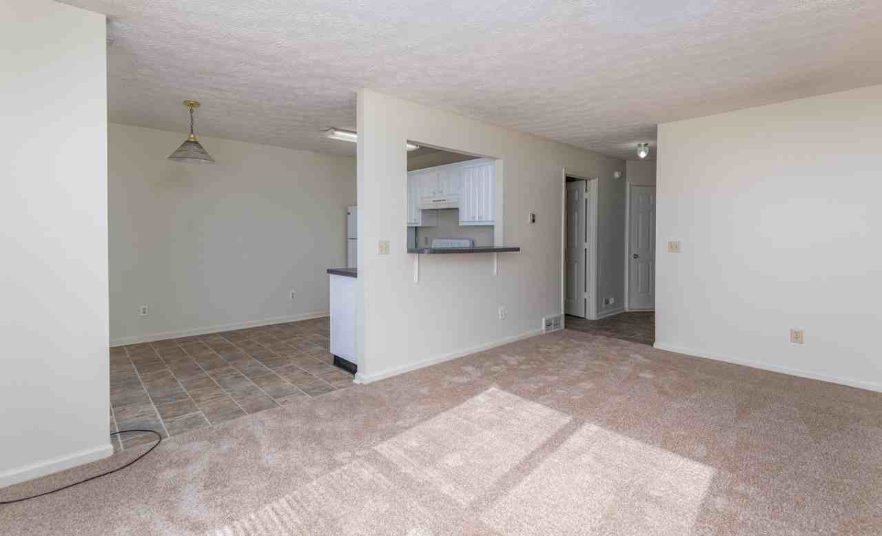 Rose Hill Versailles - Photo 4 of 11