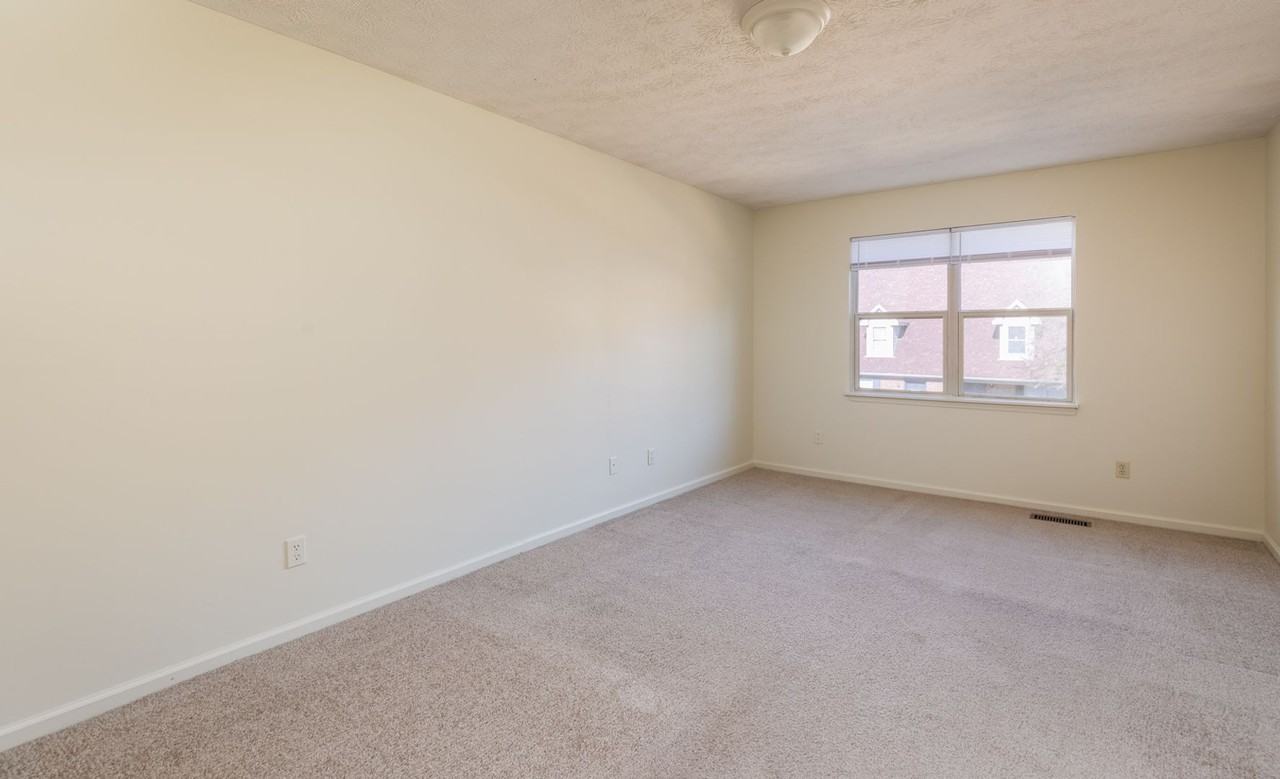 Rose Hill Versailles - Photo 5 of 11