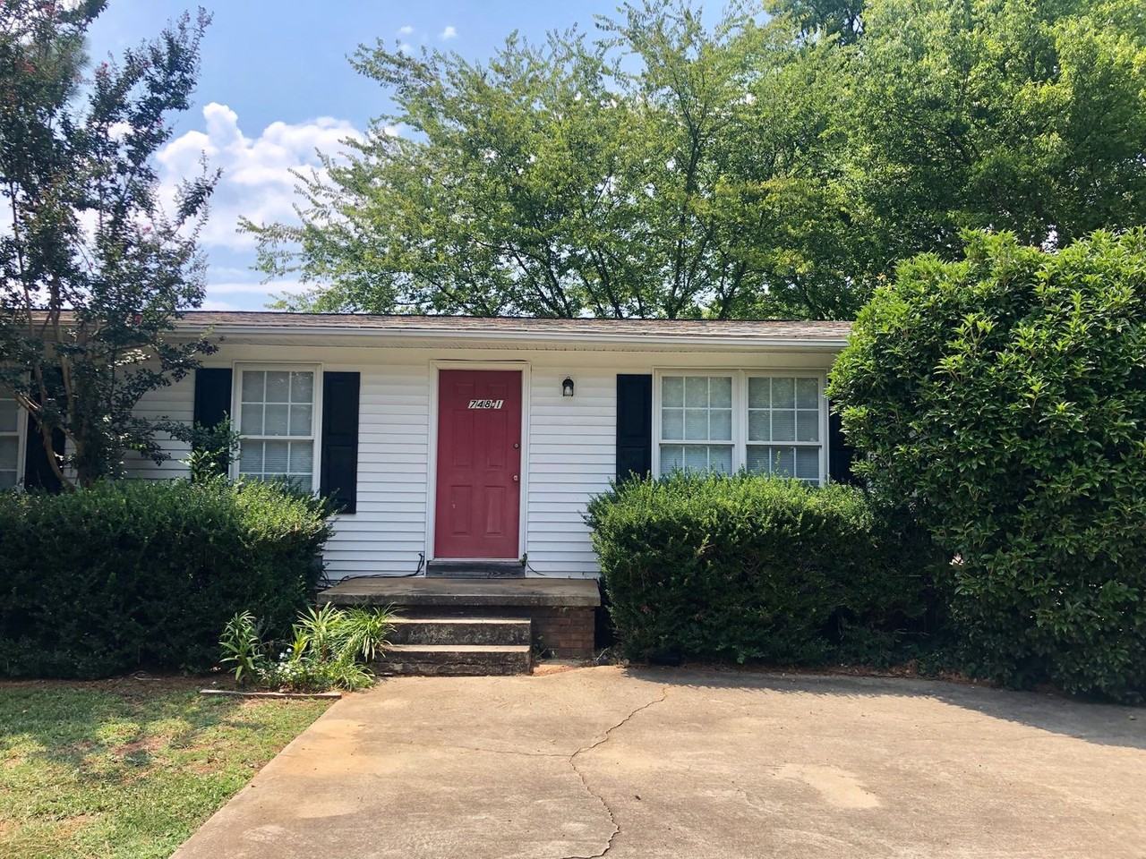 748 Berkeley Dr - Photo 2 of 26