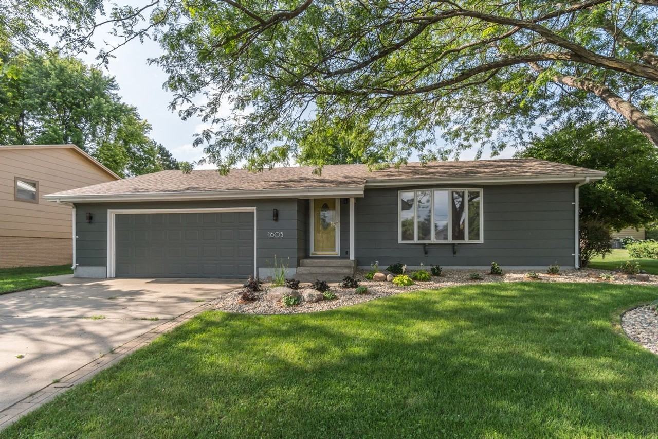 1605 E 49th St - Photo 2 of 29