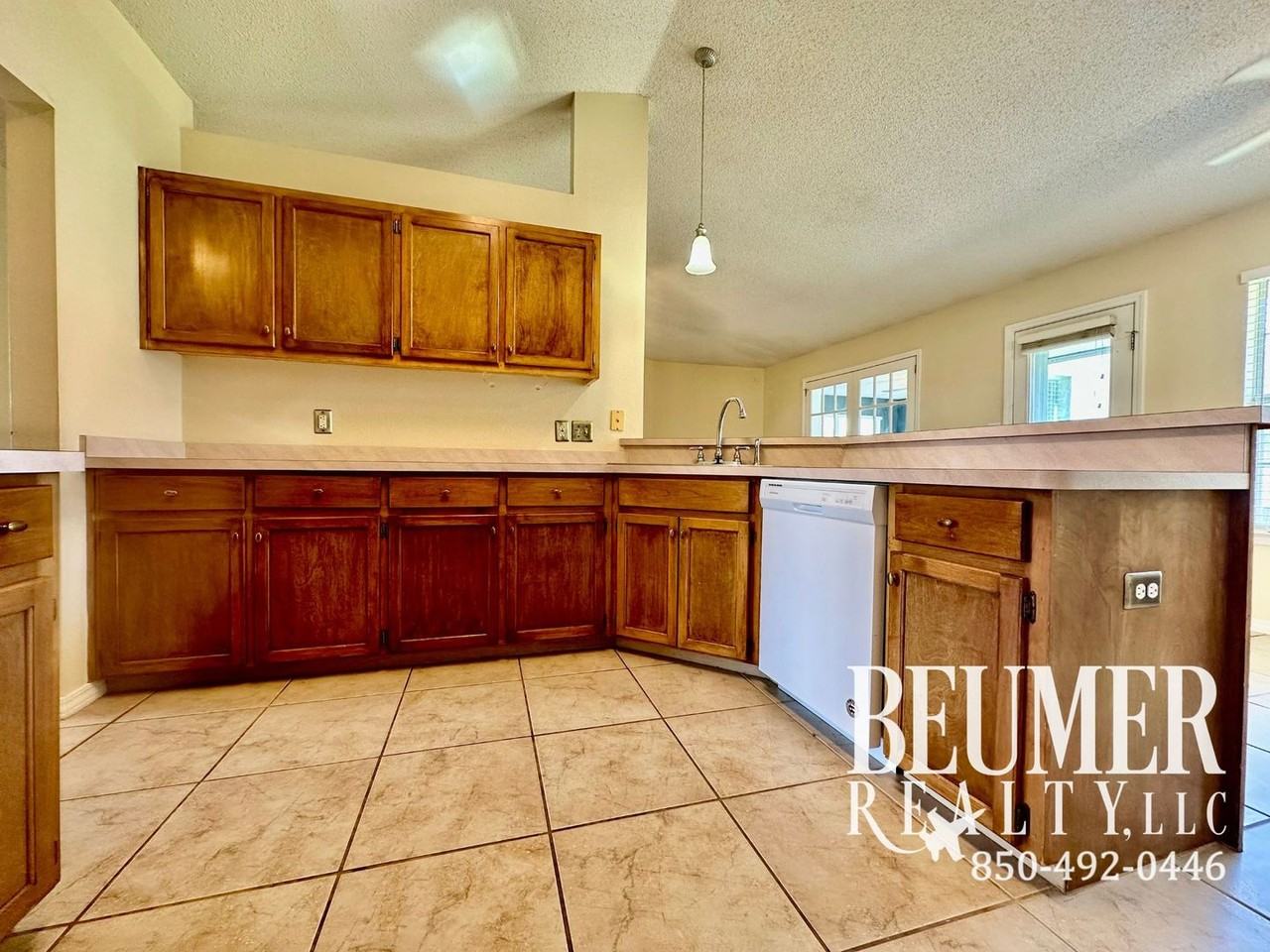 7427 Saint James Pl - Photo 7 of 37