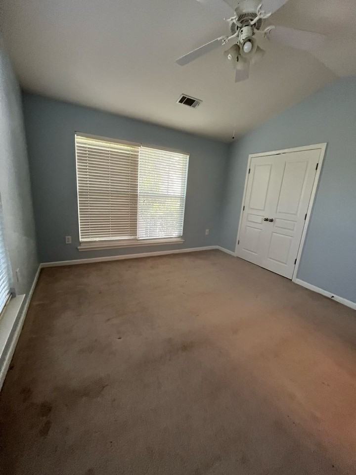 833 Old Greenville Highway - Photo 3 of 20