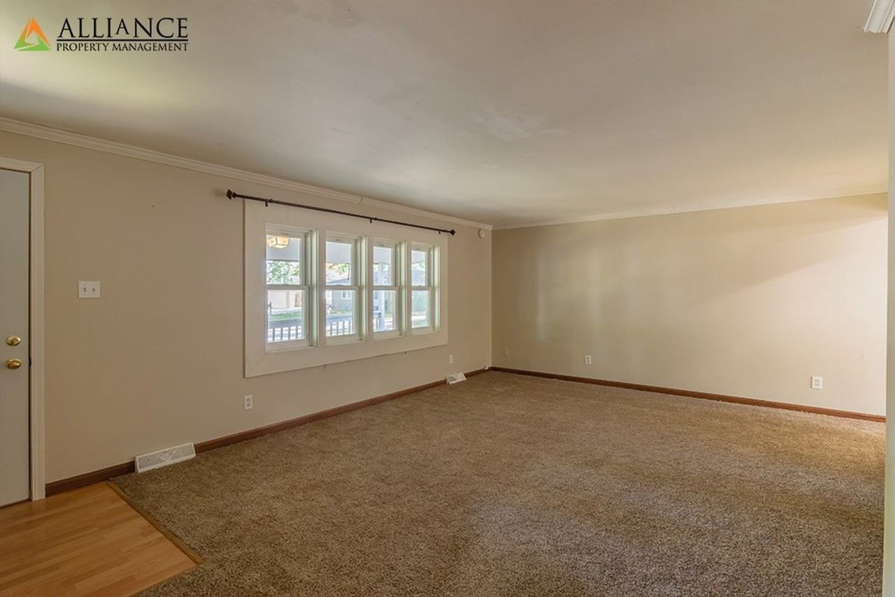 2309 Tuttle Cir - Photo 2 of 39