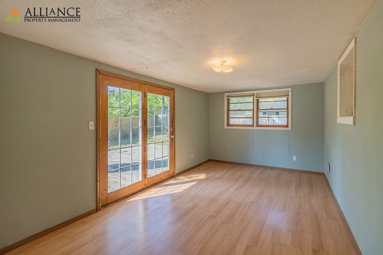 2309 Tuttle Cir - Photo 3 of 39