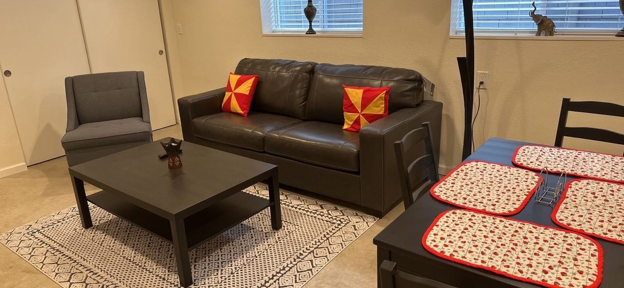 1036A 45th St - Photo 7 of 17