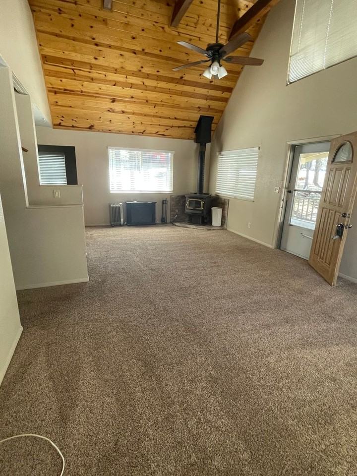 17185 Trailwinds Pl - Photo 2 of 12