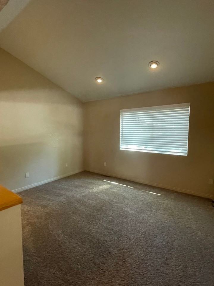17185 Trailwinds Pl - Photo 3 of 12