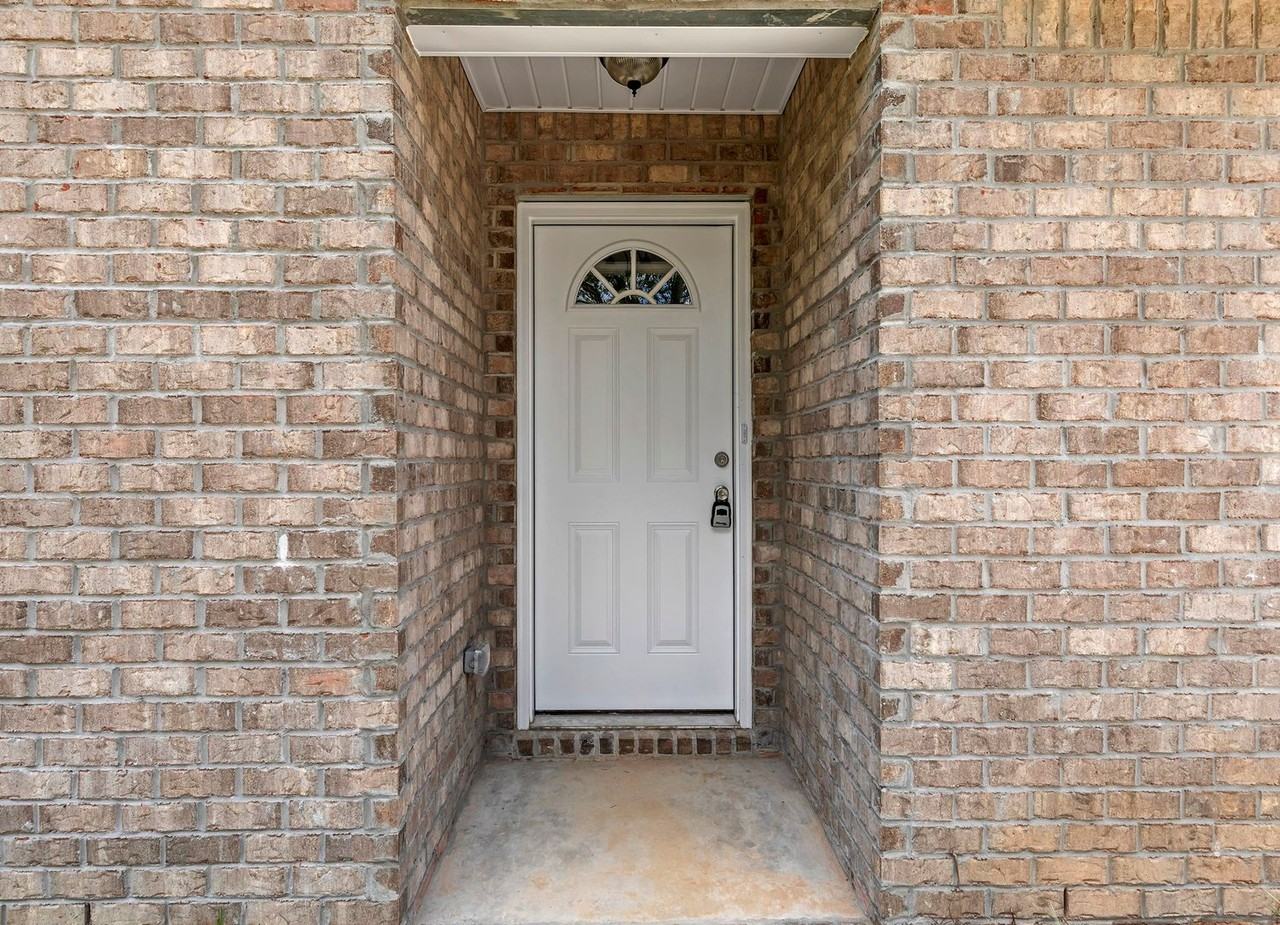 106 Eastview Dr - Photo 2 of 24