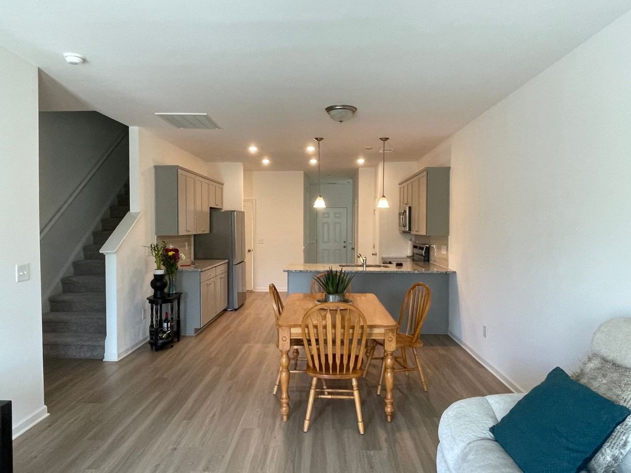 120 Townsend Ave - Photo 2 of 27