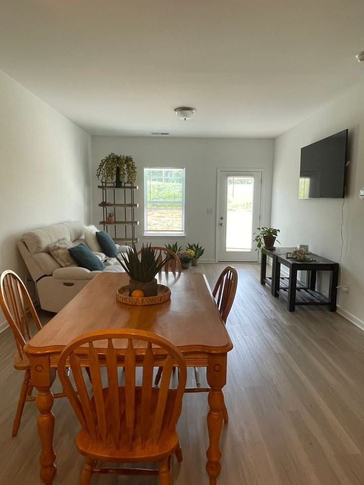 120 Townsend Ave - Photo 3 of 27