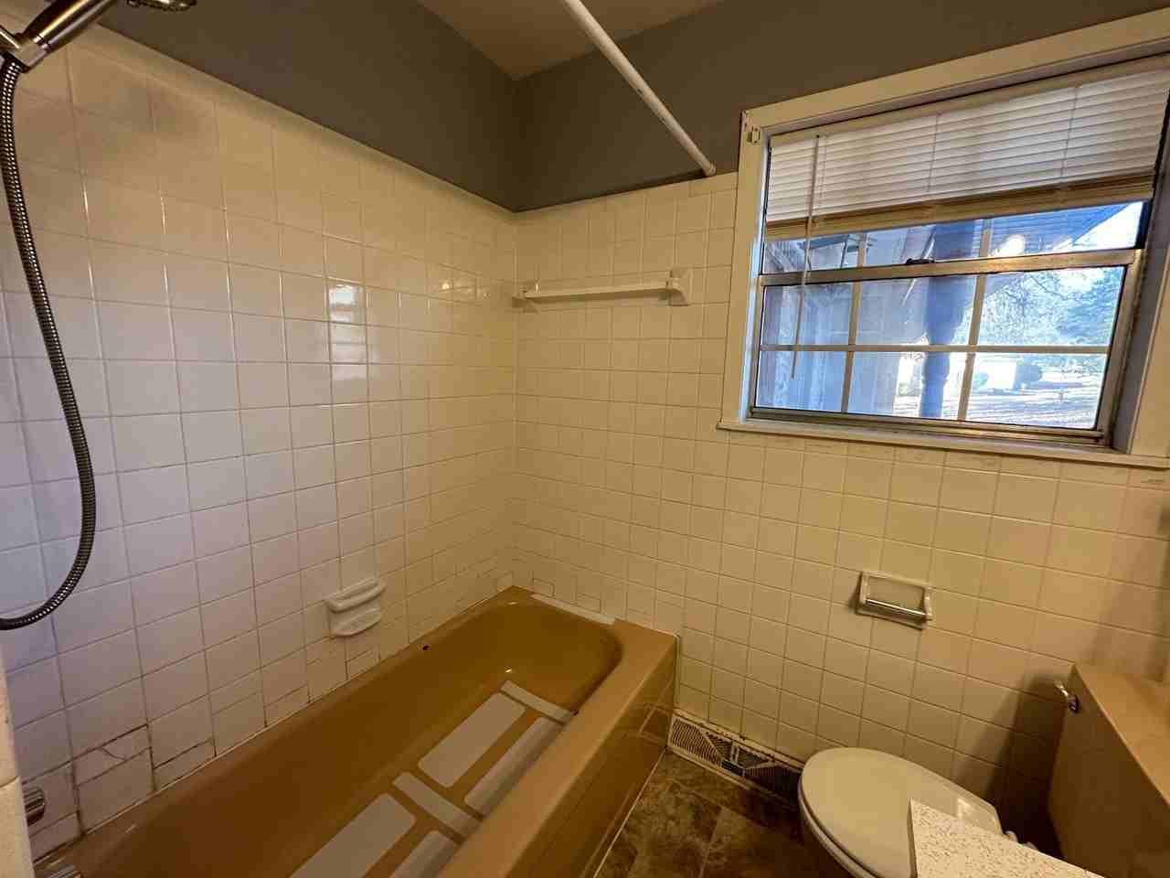 2507 Bradley Ln - Photo 6 of 15