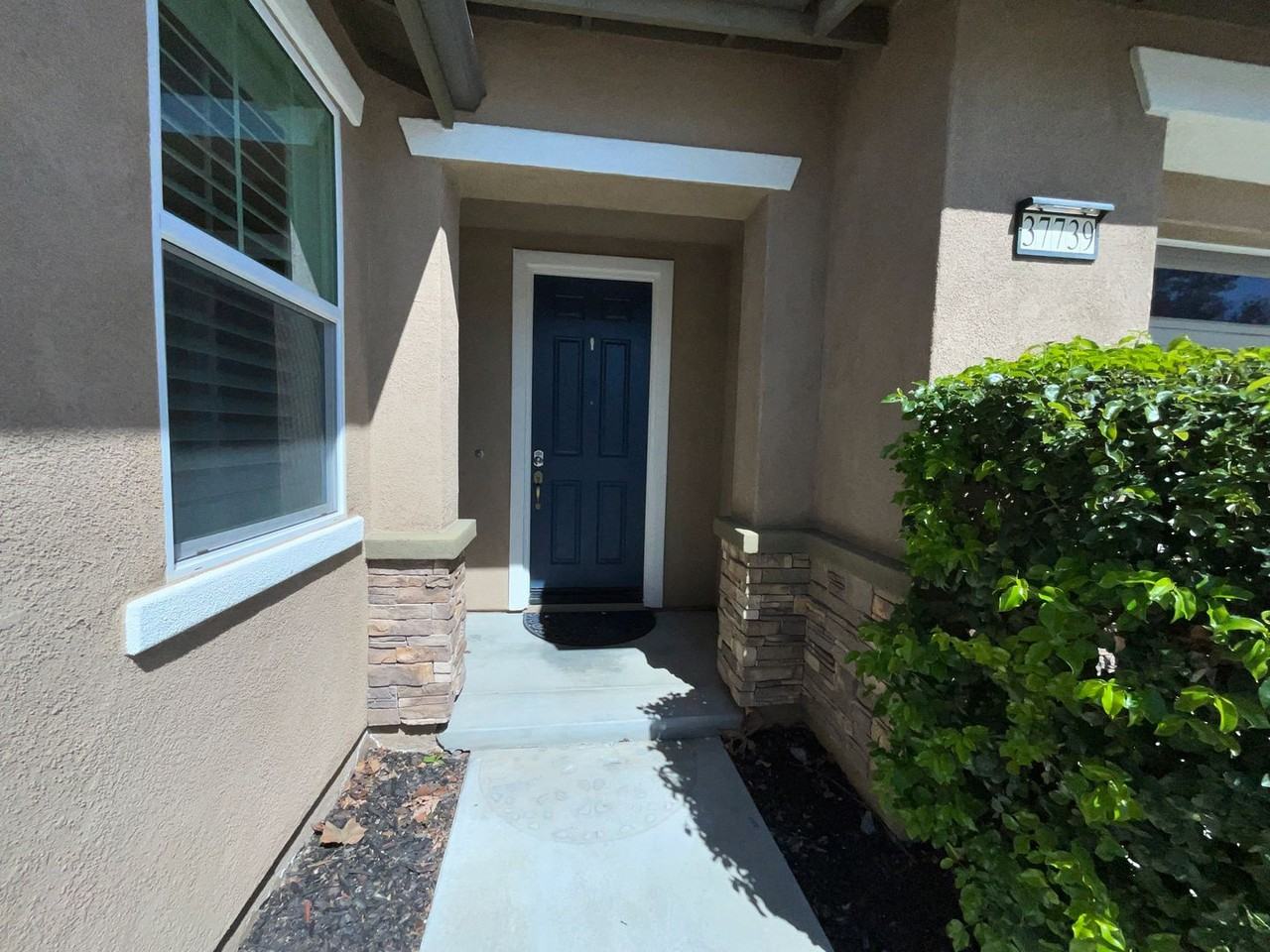 37739 River Oats Ln - Photo 2 of 40