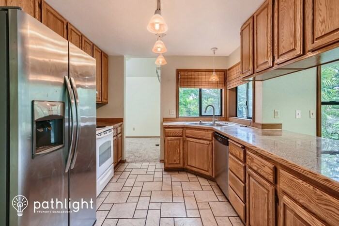 205 Spring Pl - Photo 3 of 12