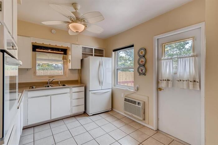 1912 Ridgewood Dr - Photo 2 of 12