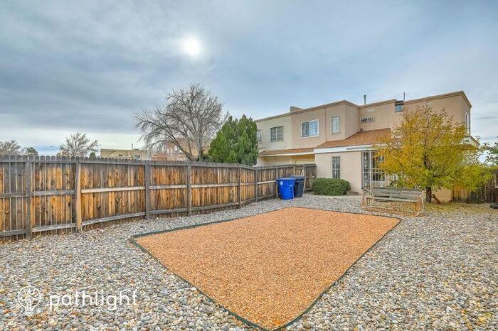 931 Knox Ct Ne - Photo 2 of 15