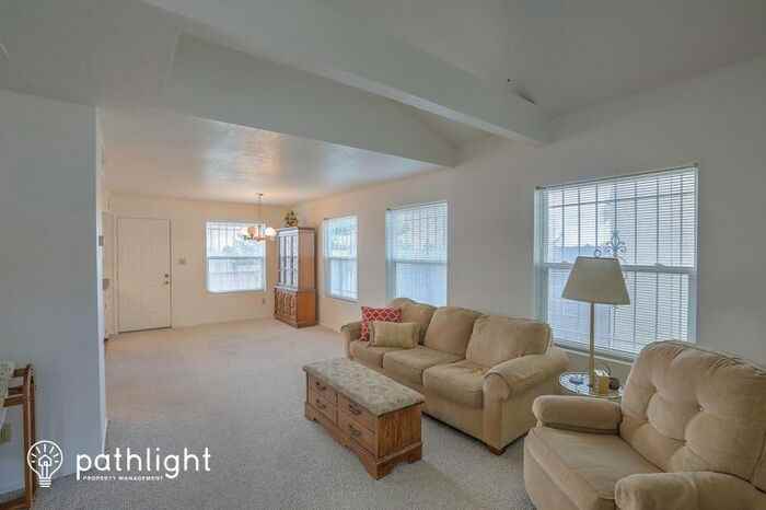 931 Knox Ct Ne - Photo 3 of 15