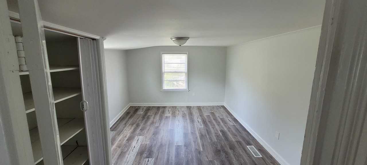 914 Cranbrook St #NA - Photo 5 of 6