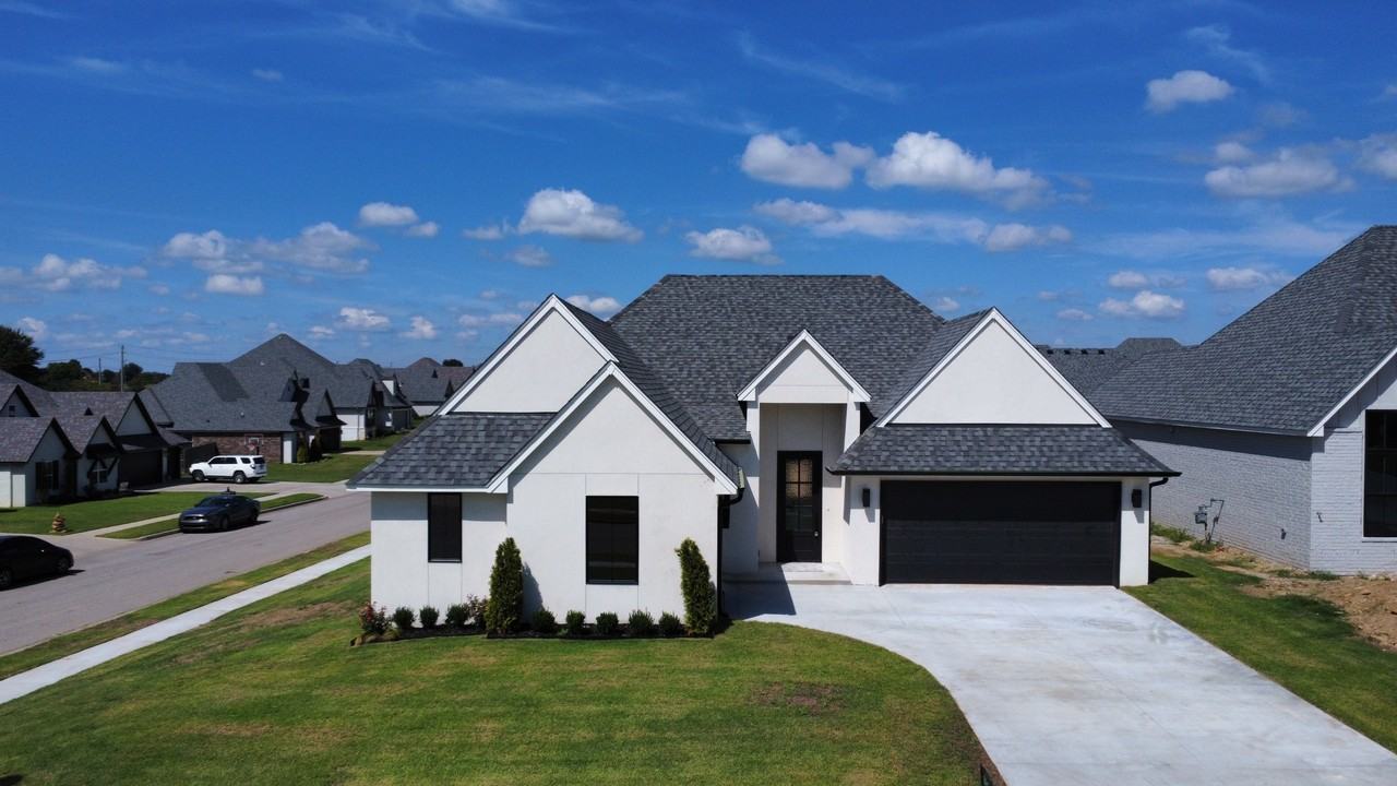 13024 S 5th Pl #NA - Photo 2 of 10