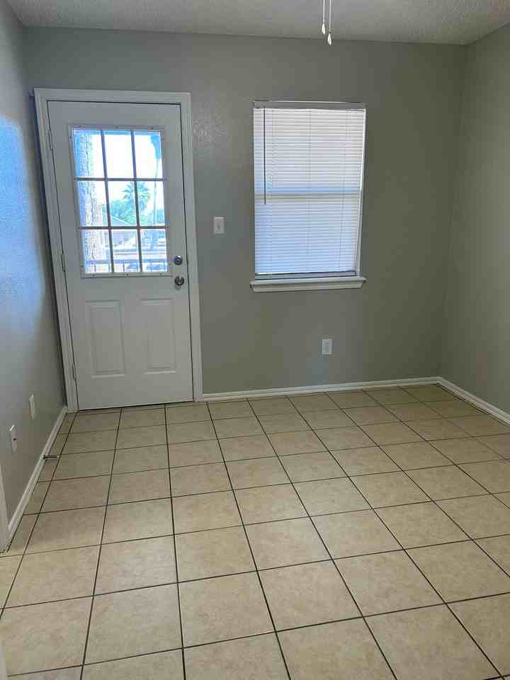 2202 W Elisa Ln #2202-11 - Photo 7 of 14