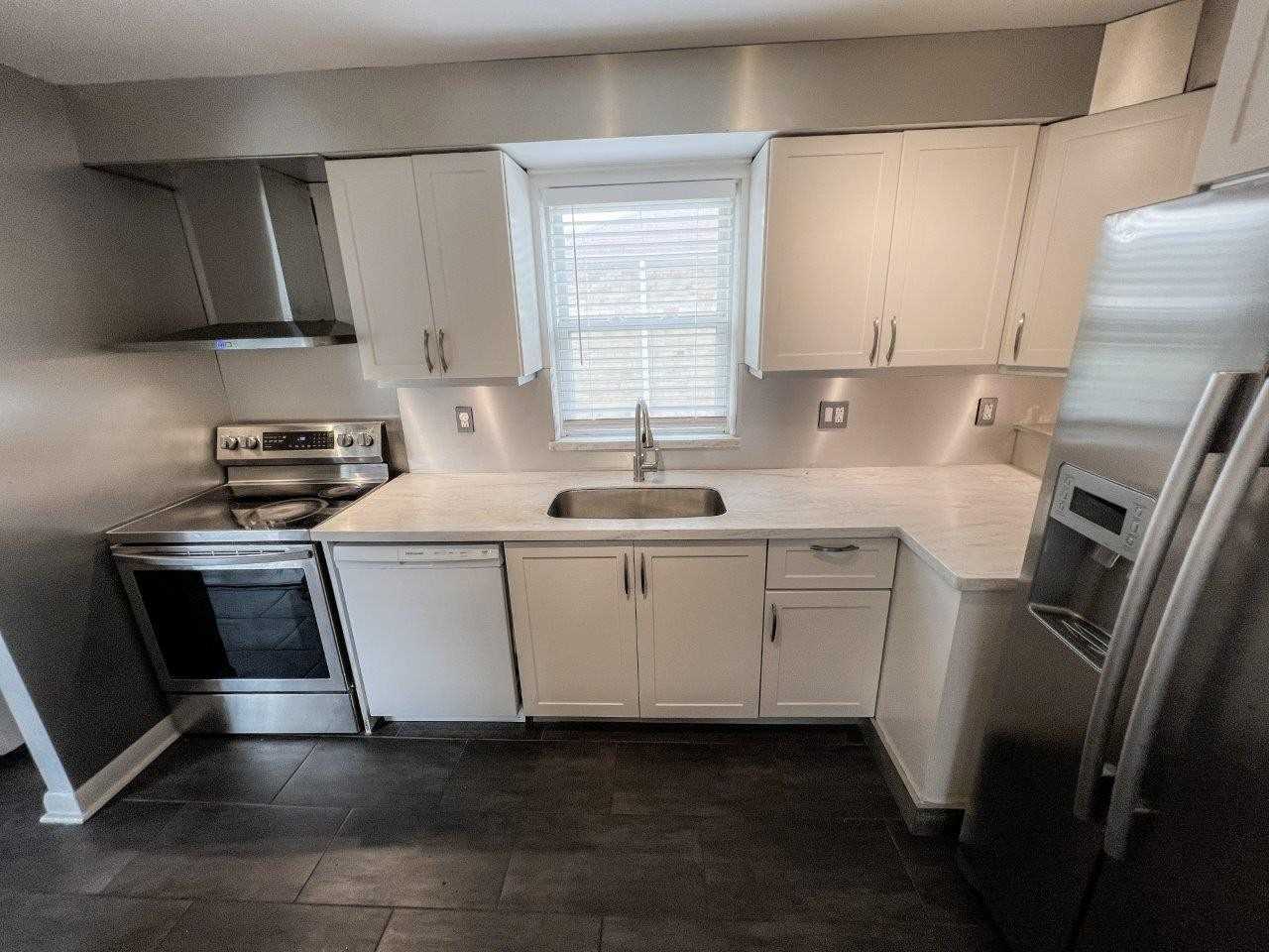 220 Ellington Dr ##Main