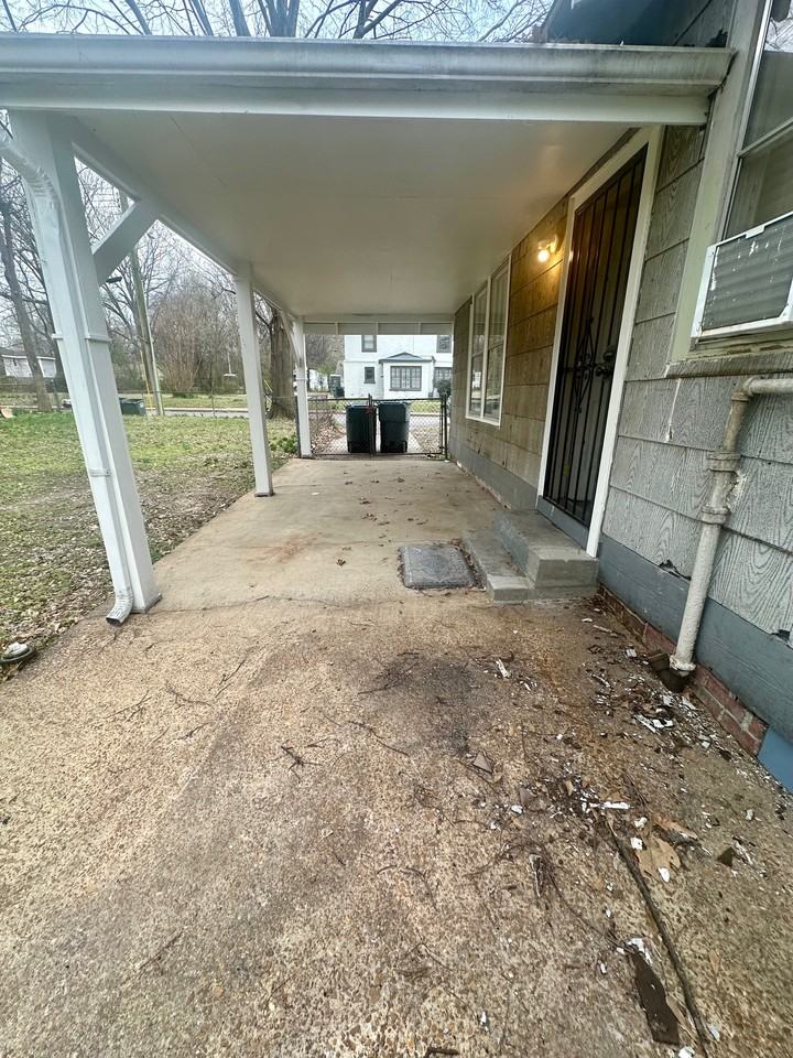 670 Goodman St #1 - Photo 4 of 15