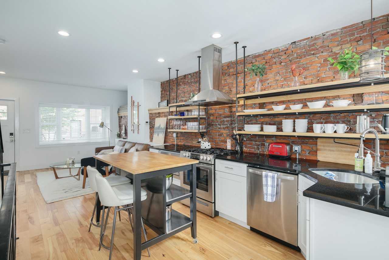 2223 Taggert St #1 - Photo 5 of 28