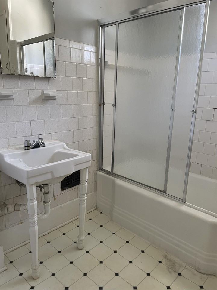 744 Argonne Ave Ne #D - Photo 3 of 18