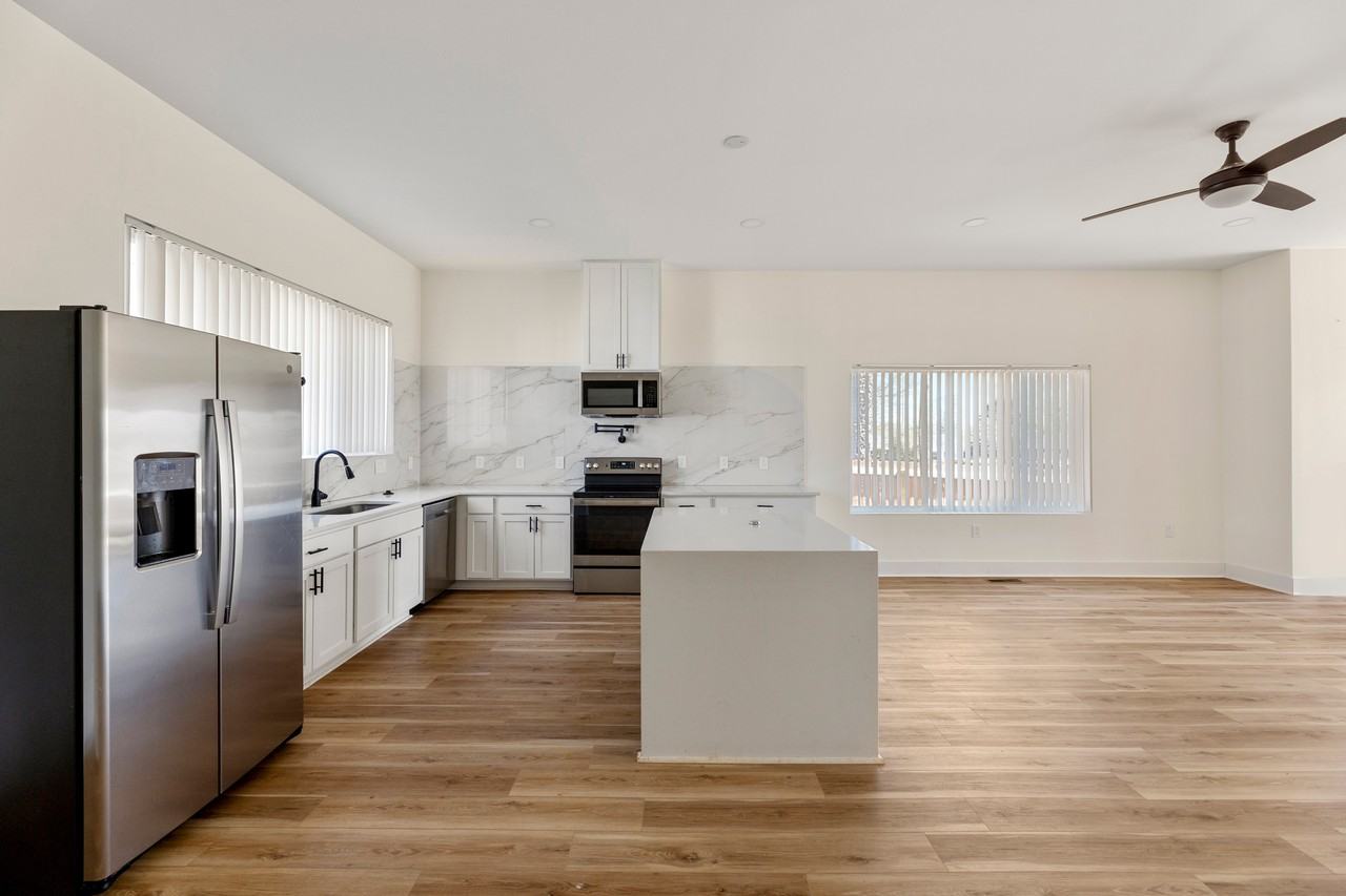 2100 St Paul St - Photo 3 of 36