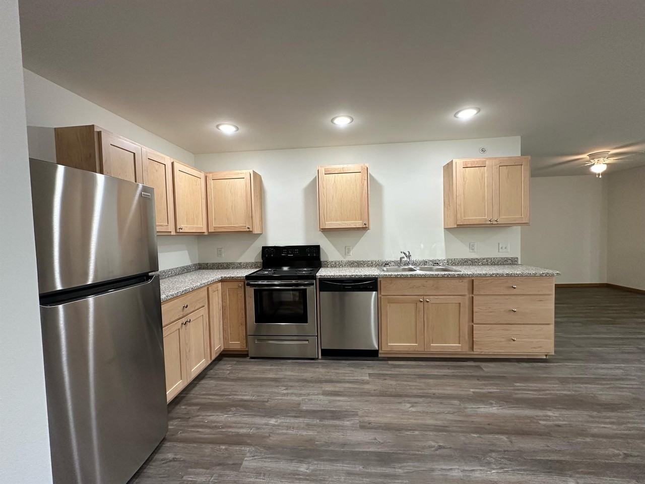 835 E Wisconsin St #607