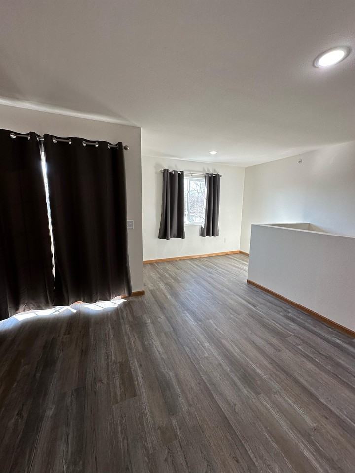 835 E Wisconsin St #607 - Photo 4 of 8