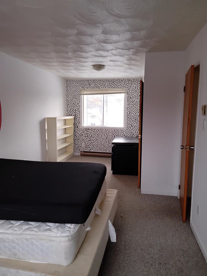 945 Admiral Ave #3 - Photo 5 of 6