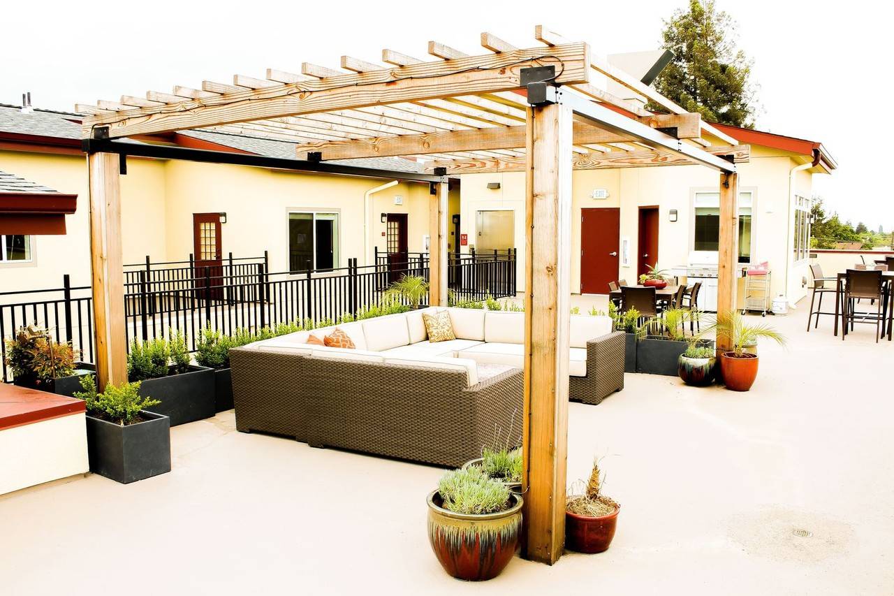 Stranda Apartments - Photo 2 of 9