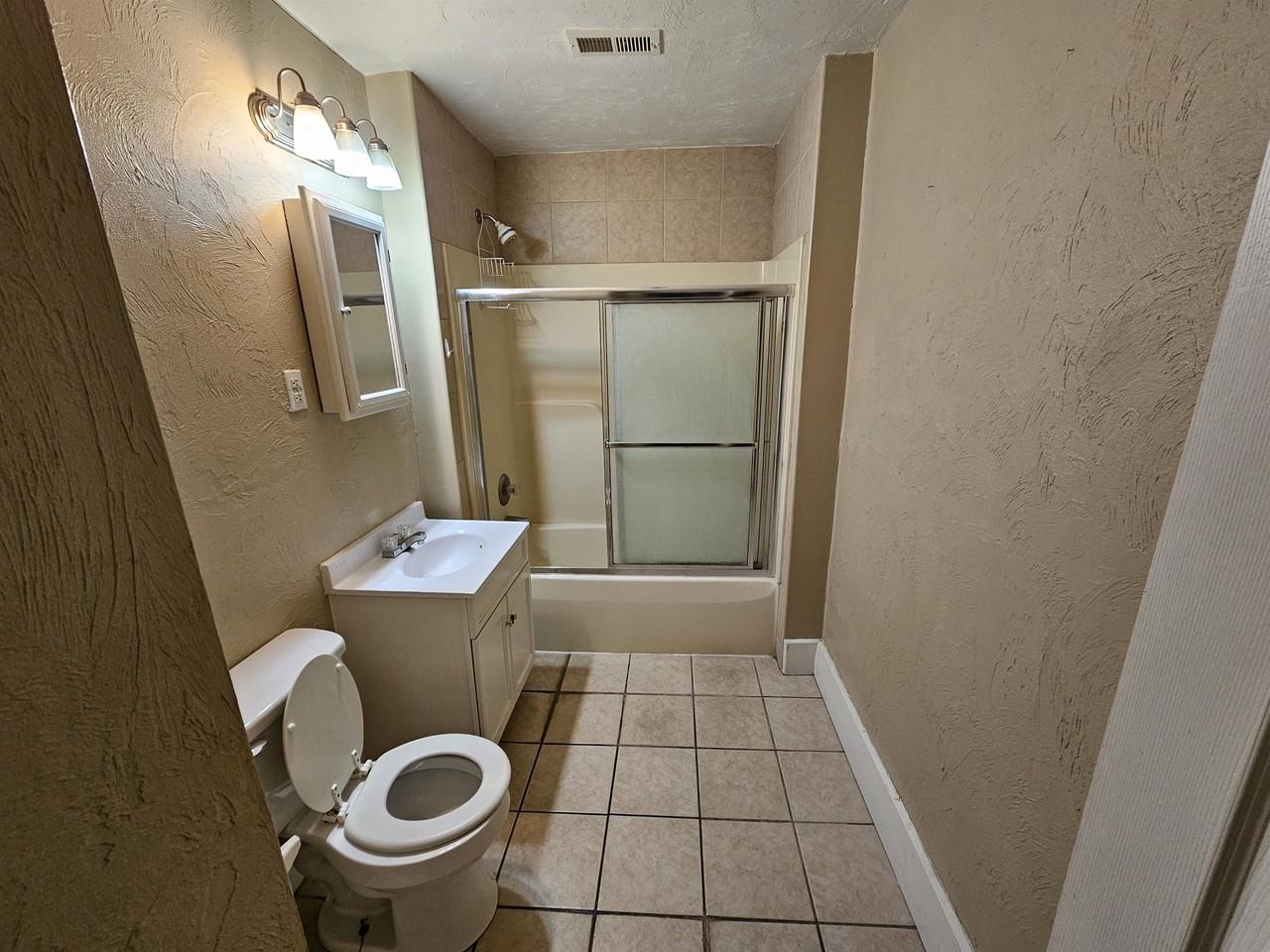 1815 1/2 Fletcher St #2 - Photo 2 of 9