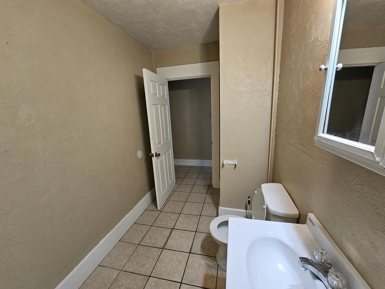 1815 1/2 Fletcher St #2 - Photo 3 of 9